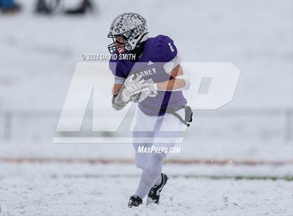 Thumbnail 3 in Kearney vs. Lutheran North (MSHSAA Class 4 Semifinal) photogallery.