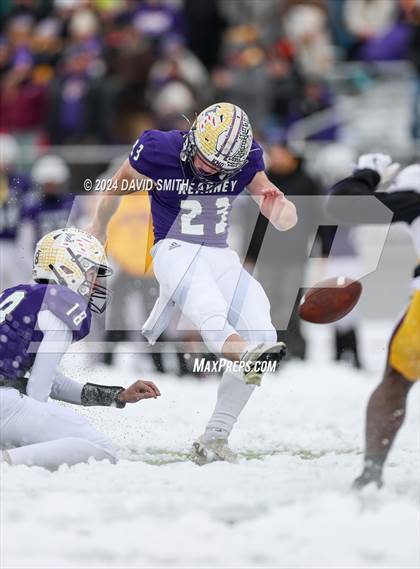 Thumbnail 2 in Kearney vs. Lutheran North (MSHSAA Class 4 Semifinal) photogallery.