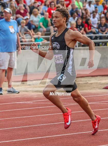 Thumbnail 1 in IHSAA Boys State Track Finals photogallery.