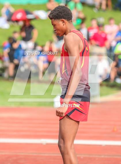 Thumbnail 3 in IHSAA Boys State Track Finals photogallery.