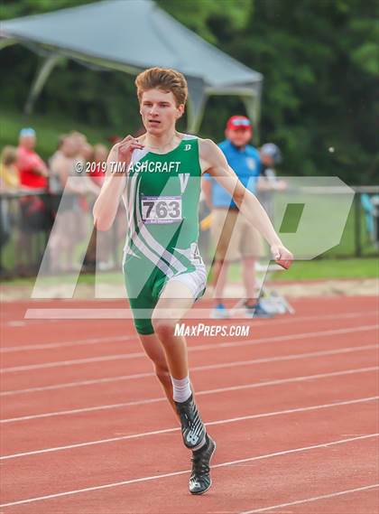 Thumbnail 2 in IHSAA Boys State Track Finals photogallery.