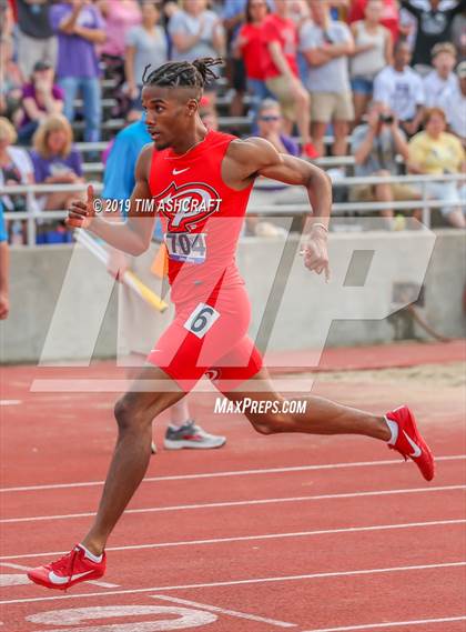 Thumbnail 1 in IHSAA Boys State Track Finals photogallery.