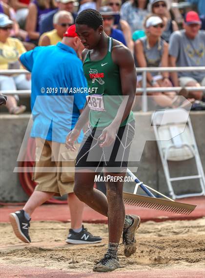 Thumbnail 3 in IHSAA Boys State Track Finals photogallery.