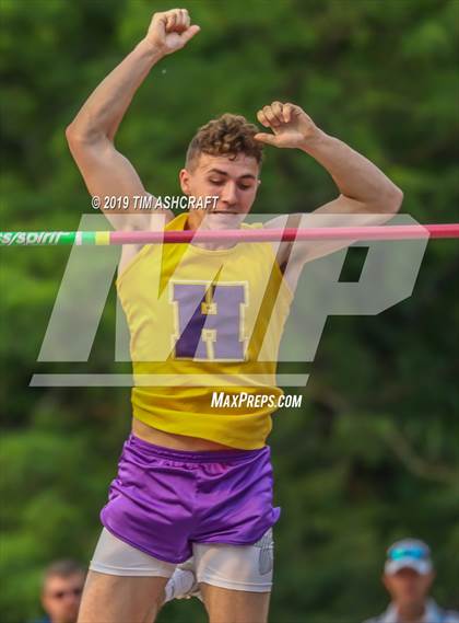 Thumbnail 2 in IHSAA Boys State Track Finals photogallery.