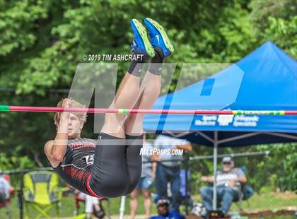 Thumbnail 1 in IHSAA Boys State Track Finals photogallery.
