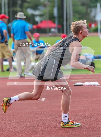 Thumbnail 3 in IHSAA Boys State Track Finals photogallery.