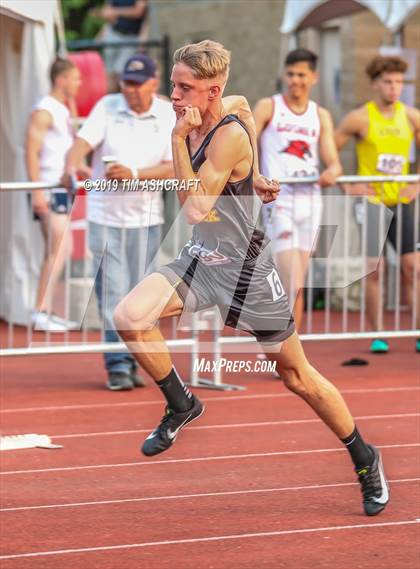 Thumbnail 1 in IHSAA Boys State Track Finals photogallery.