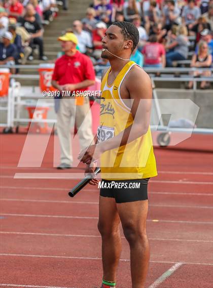 Thumbnail 2 in IHSAA Boys State Track Finals photogallery.