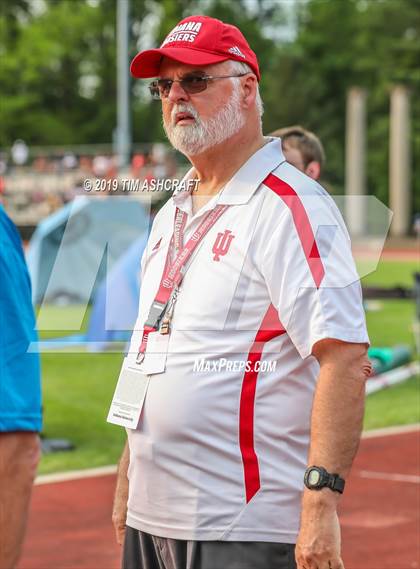 Thumbnail 3 in IHSAA Boys State Track Finals photogallery.
