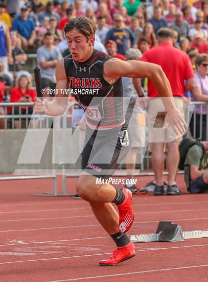 Thumbnail 3 in IHSAA Boys State Track Finals photogallery.