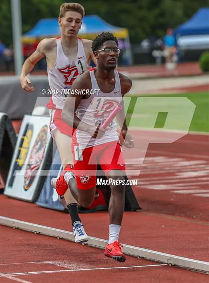 Thumbnail 1 in IHSAA Boys State Track Finals photogallery.