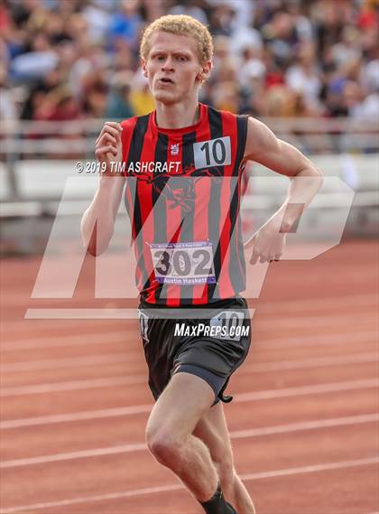 Thumbnail 2 in IHSAA Boys State Track Finals photogallery.