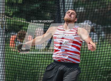 Thumbnail 2 in IHSAA Boys State Track Finals photogallery.