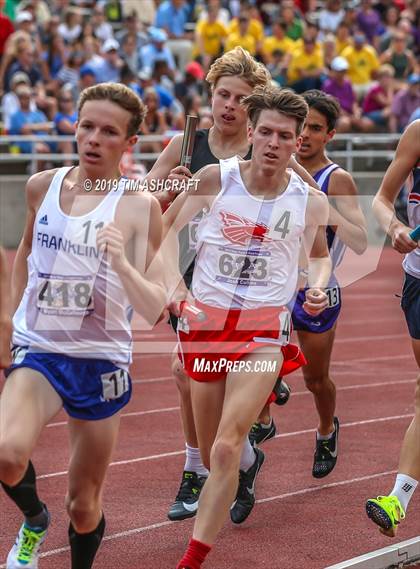 Thumbnail 1 in IHSAA Boys State Track Finals photogallery.