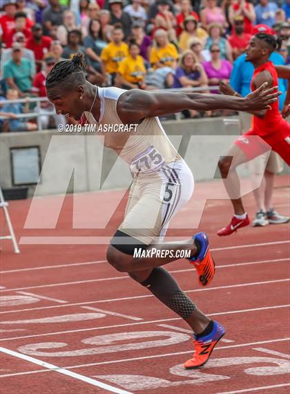Thumbnail 2 in IHSAA Boys State Track Finals photogallery.