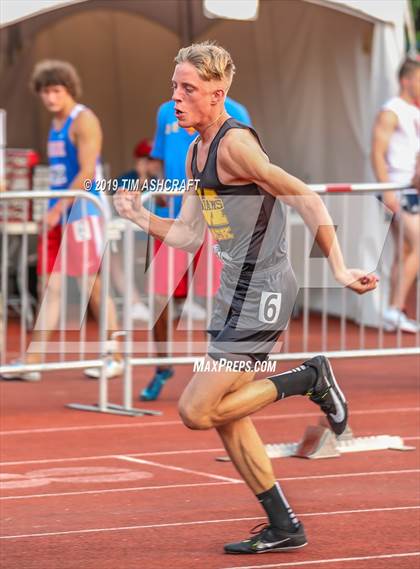 Thumbnail 2 in IHSAA Boys State Track Finals photogallery.