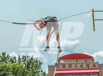 Thumbnail 2 in IHSAA Boys State Track Finals photogallery.