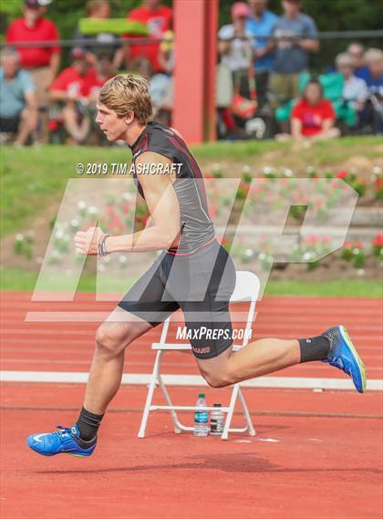 Thumbnail 1 in IHSAA Boys State Track Finals photogallery.