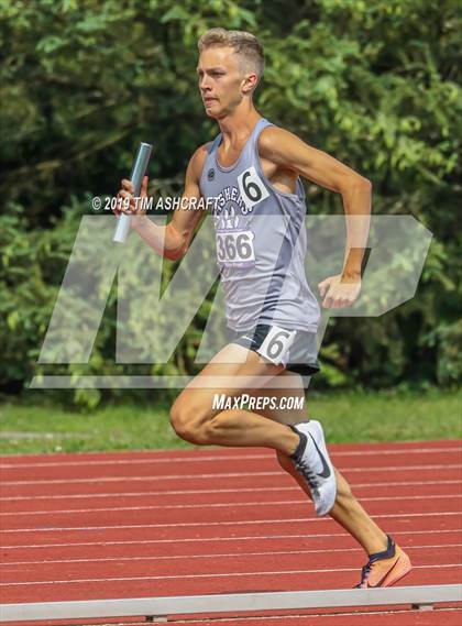 Thumbnail 1 in IHSAA Boys State Track Finals photogallery.