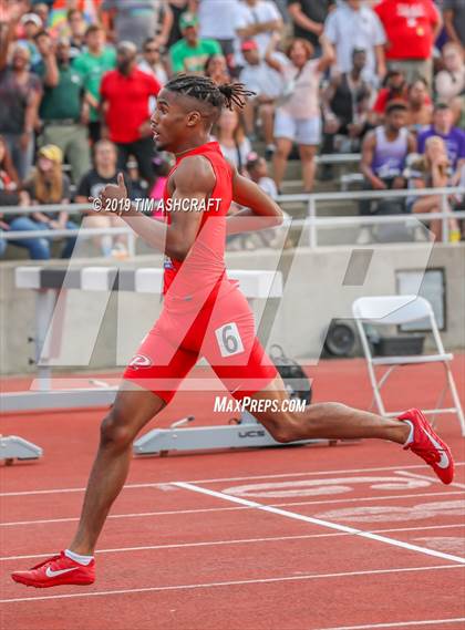 Thumbnail 2 in IHSAA Boys State Track Finals photogallery.