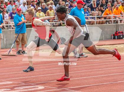 Thumbnail 2 in IHSAA Boys State Track Finals photogallery.