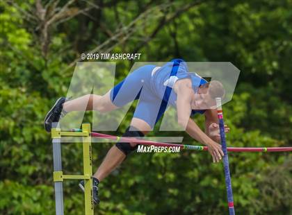 Thumbnail 2 in IHSAA Boys State Track Finals photogallery.