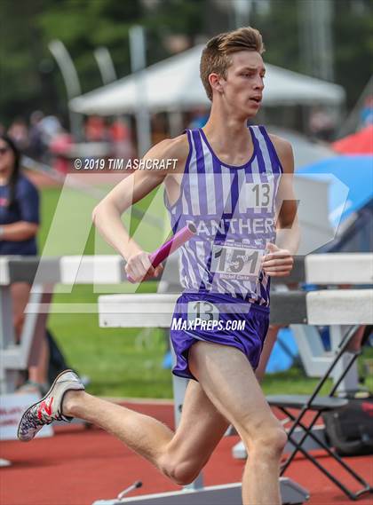 Thumbnail 3 in IHSAA Boys State Track Finals photogallery.
