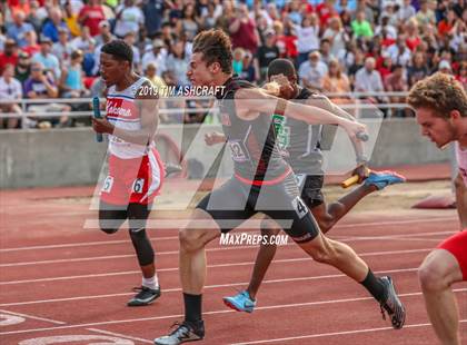 Thumbnail 1 in IHSAA Boys State Track Finals photogallery.