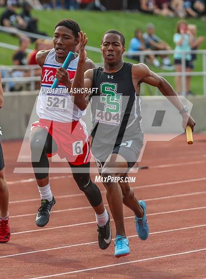Thumbnail 1 in IHSAA Boys State Track Finals photogallery.