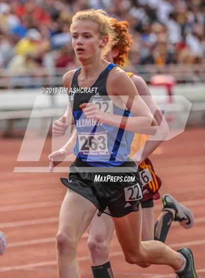 Thumbnail 1 in IHSAA Boys State Track Finals photogallery.