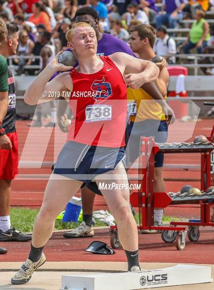 Thumbnail 3 in IHSAA Boys State Track Finals photogallery.
