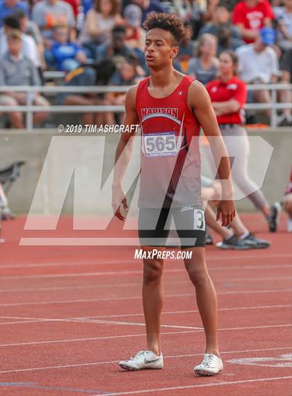 Thumbnail 1 in IHSAA Boys State Track Finals photogallery.