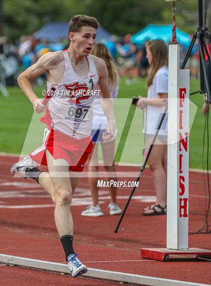 Thumbnail 3 in IHSAA Boys State Track Finals photogallery.