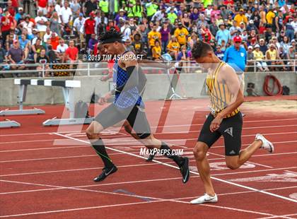 Thumbnail 2 in IHSAA Boys State Track Finals photogallery.