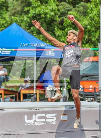 Thumbnail 2 in IHSAA Boys State Track Finals photogallery.