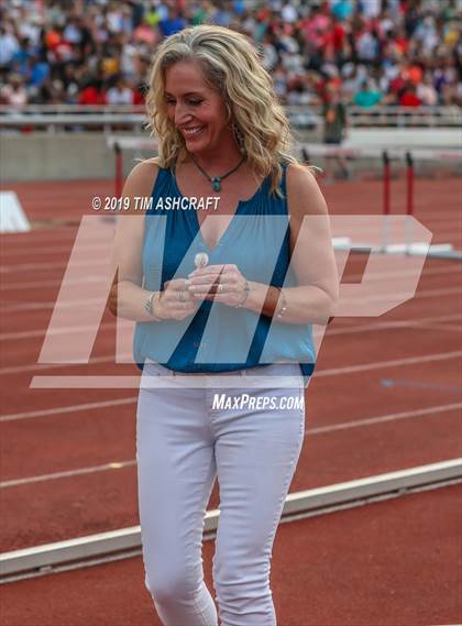Thumbnail 1 in IHSAA Boys State Track Finals photogallery.