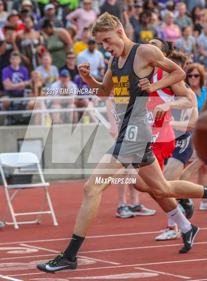 Thumbnail 3 in IHSAA Boys State Track Finals photogallery.