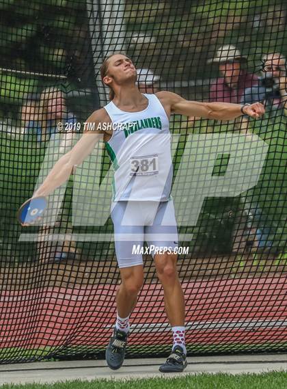 Thumbnail 3 in IHSAA Boys State Track Finals photogallery.