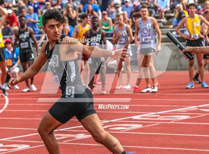 Thumbnail 2 in IHSAA Boys State Track Finals photogallery.