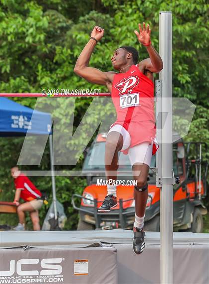 Thumbnail 2 in IHSAA Boys State Track Finals photogallery.