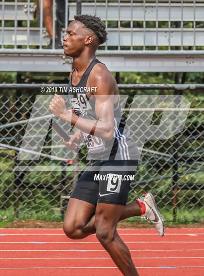 Thumbnail 3 in IHSAA Boys State Track Finals photogallery.