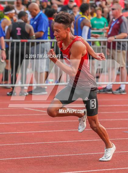 Thumbnail 2 in IHSAA Boys State Track Finals photogallery.