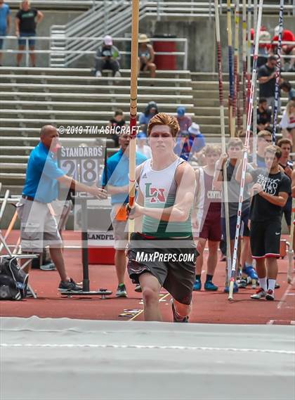 Thumbnail 1 in IHSAA Boys State Track Finals photogallery.