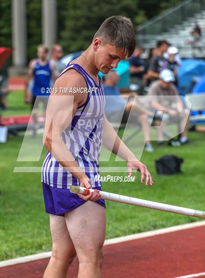 Thumbnail 2 in IHSAA Boys State Track Finals photogallery.