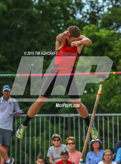 Thumbnail 2 in IHSAA Boys State Track Finals photogallery.