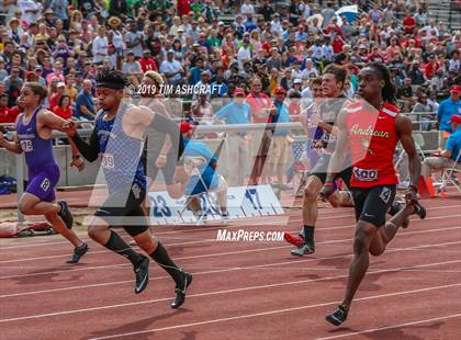 Thumbnail 1 in IHSAA Boys State Track Finals photogallery.