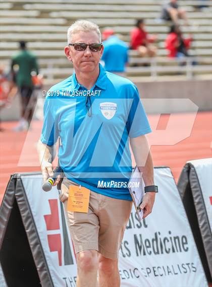 Thumbnail 3 in IHSAA Boys State Track Finals photogallery.