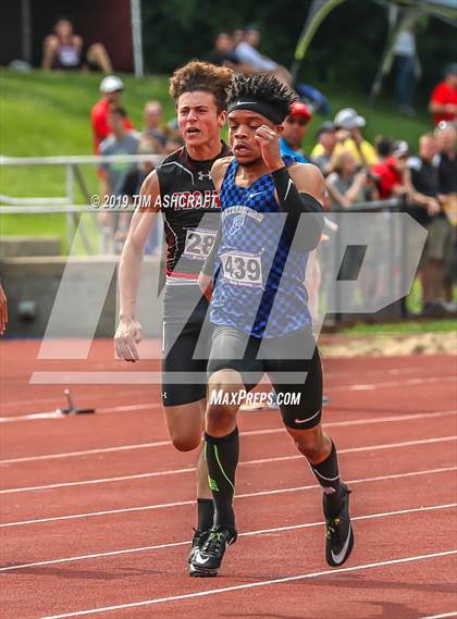 Thumbnail 3 in IHSAA Boys State Track Finals photogallery.