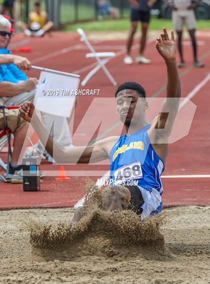 Thumbnail 2 in IHSAA Boys State Track Finals photogallery.