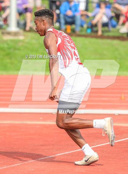 Thumbnail 1 in IHSAA Boys State Track Finals photogallery.